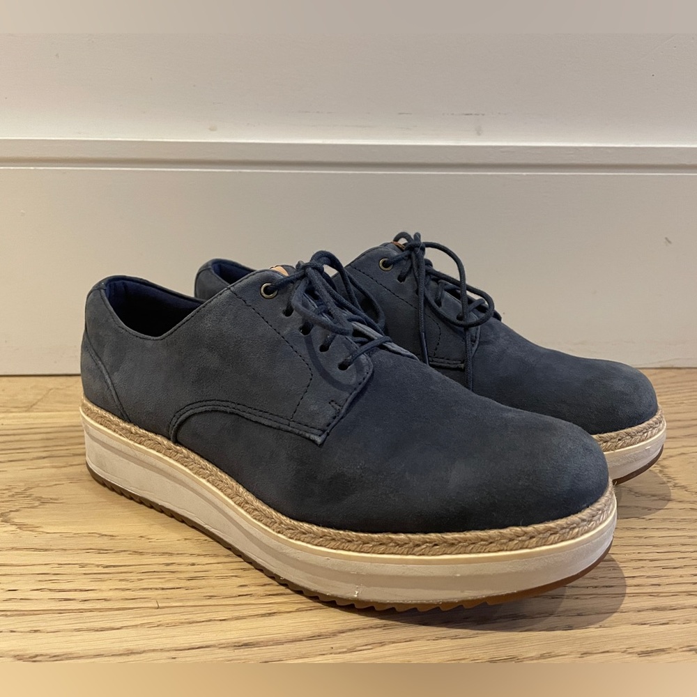 Clark’s Blue Suede Shoes Size 8 (EU39)
